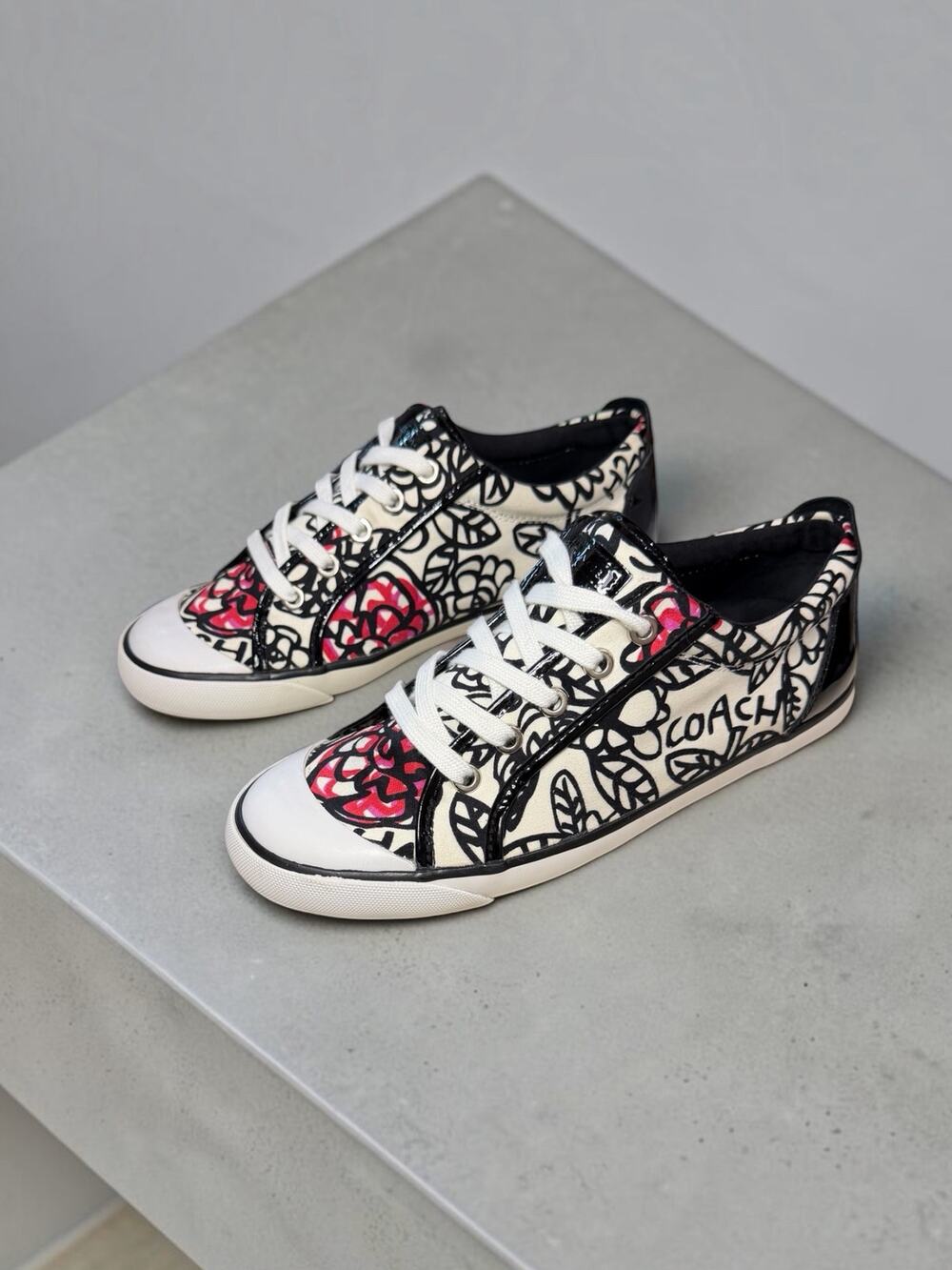 Y2K Coach Q322 Poppy Barrett Weekend Tennis Shoe in Floral Print Size 9B